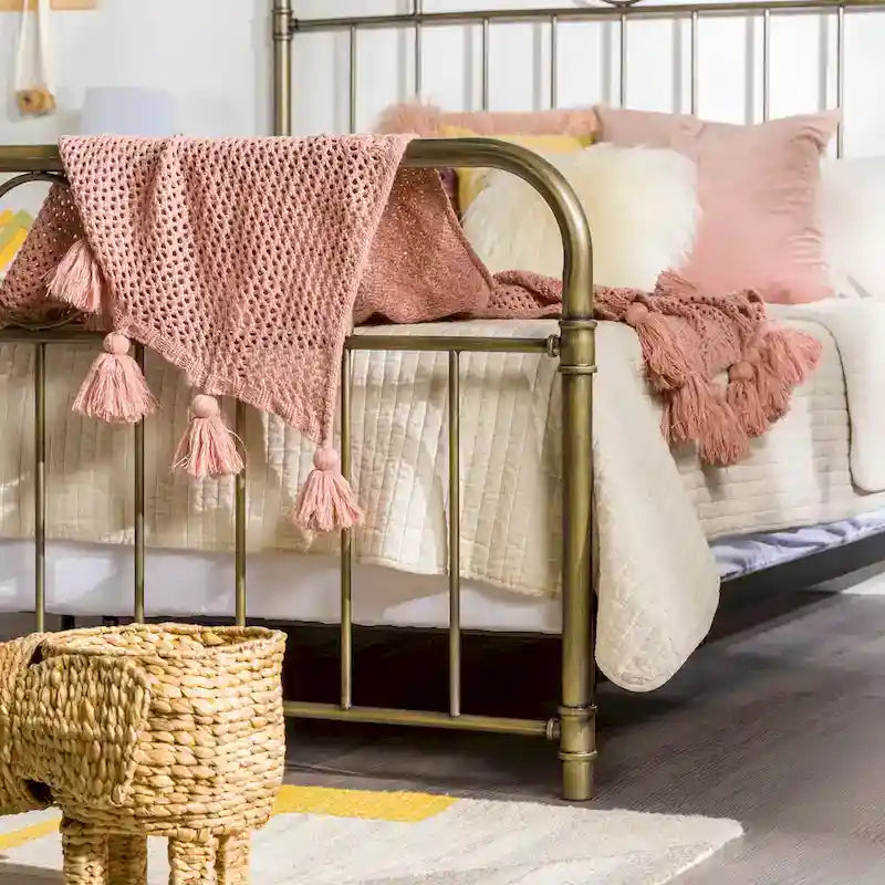 Walker Edison Classic Metal Pipe Bed